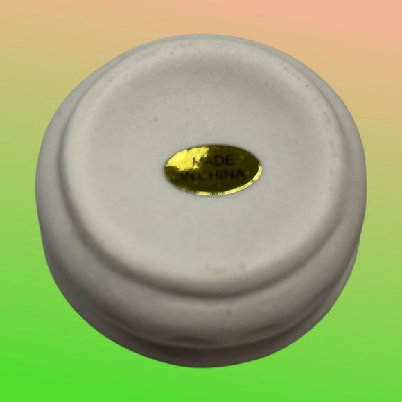 🎁 4 Victorian Trading Company Small Porcelain Trinket Box Applied Flowers - Picture 9 of 10